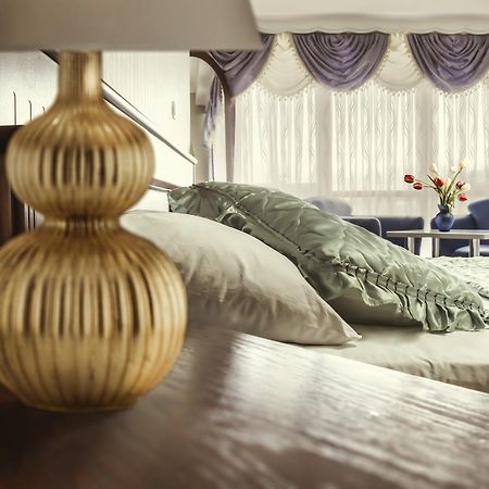King Hotel Печ Экстерьер фото