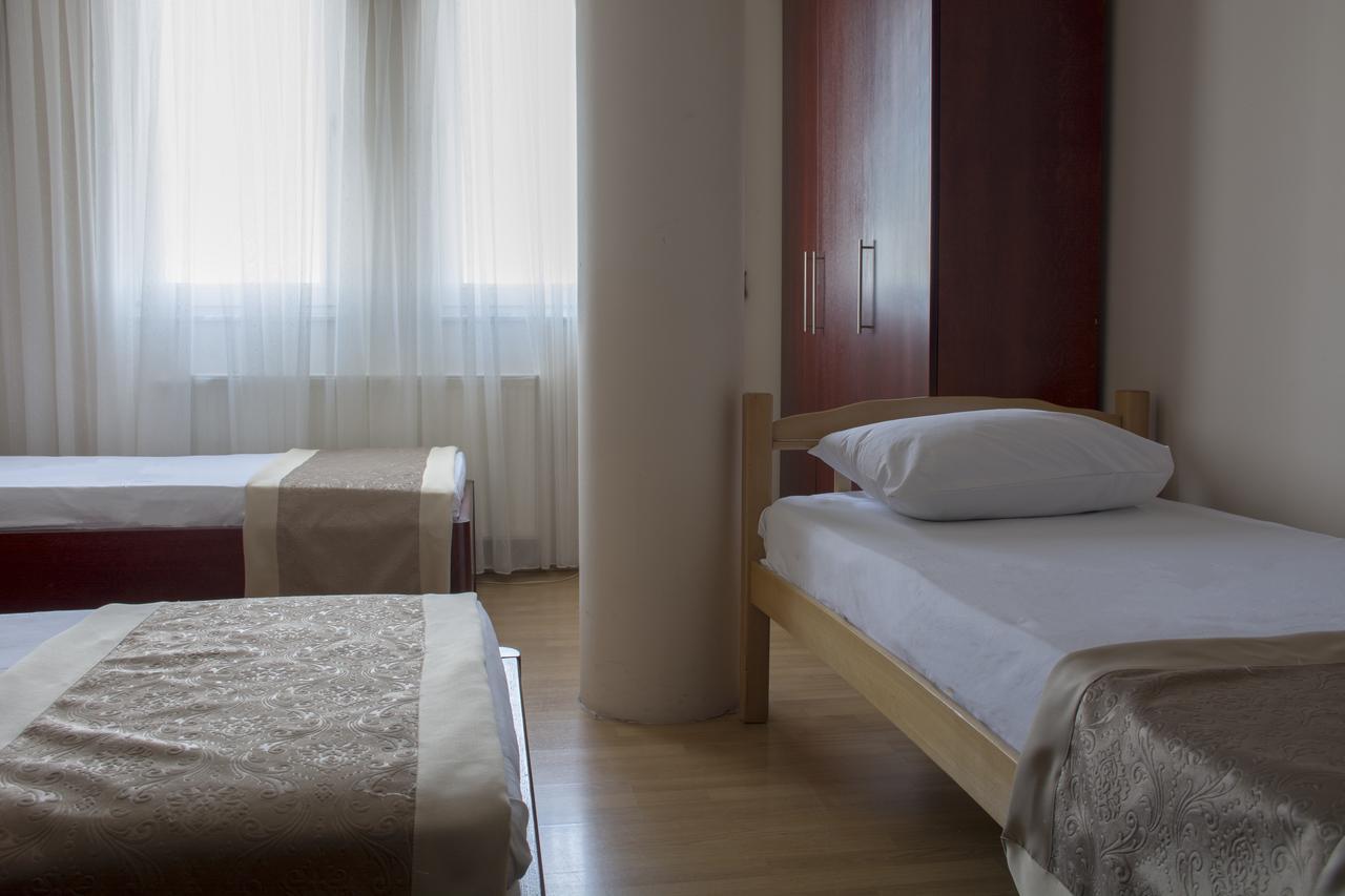 King Hotel Печ Экстерьер фото