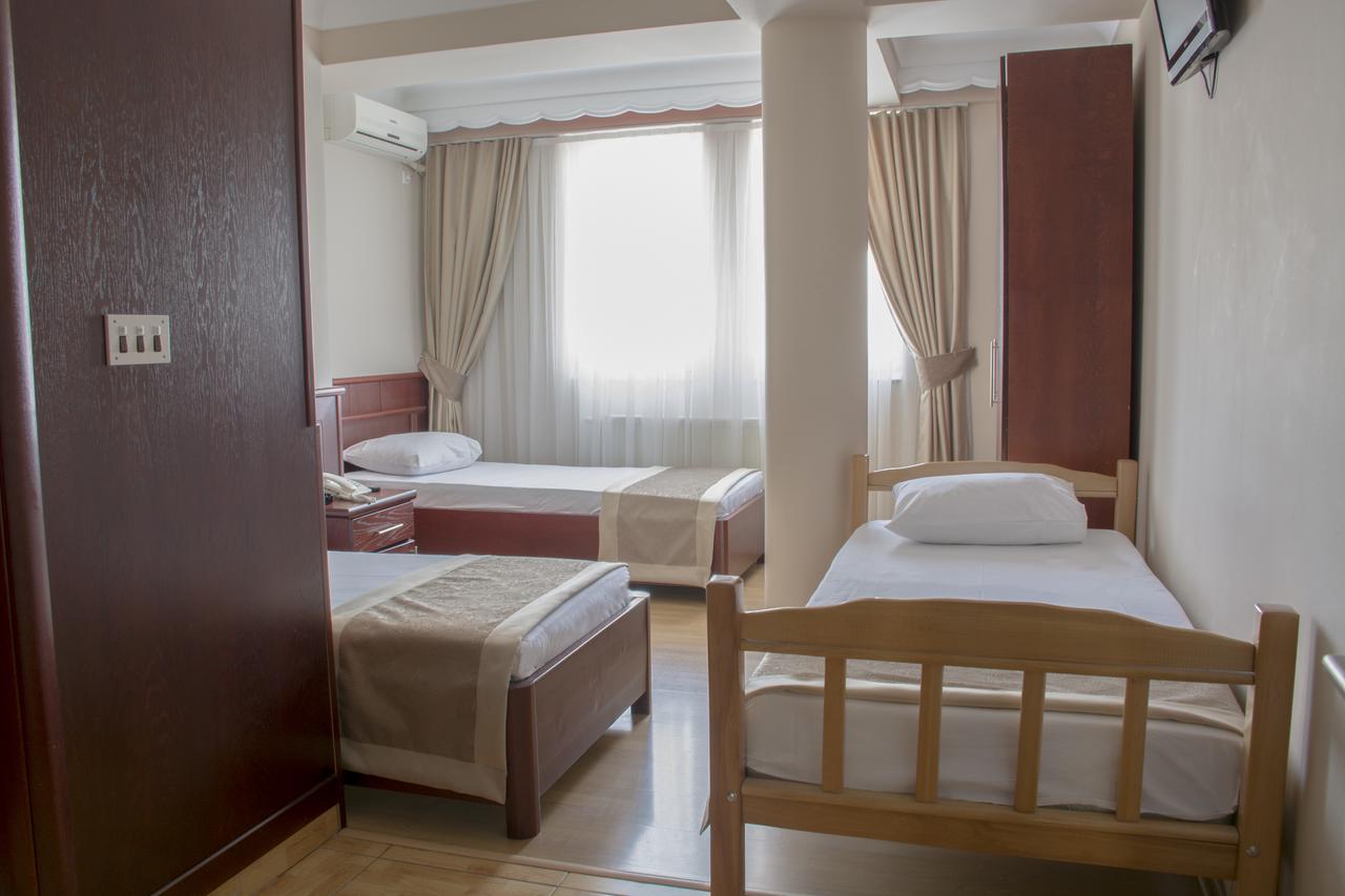 King Hotel Печ Экстерьер фото